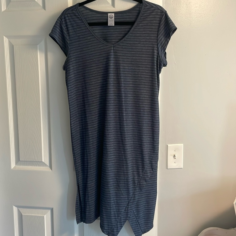 Te Verde v neck athletic dress size M